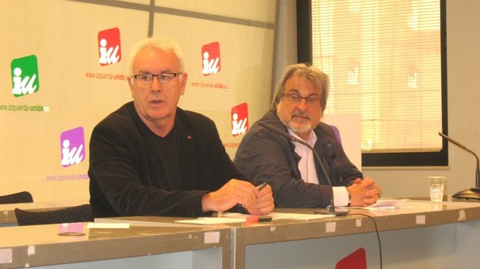 El coordinador federal de IU, Cayo Lara, y José María González