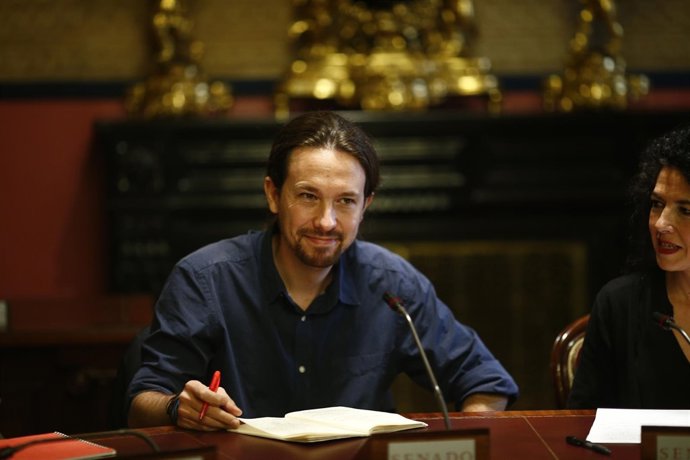 Pablo Iglesias se reúne con los senadores de Podemos en el Senado