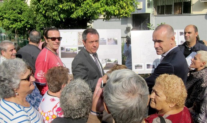 Espadas y Muñoz explican las actuaciones en San Pablo a los vecinos