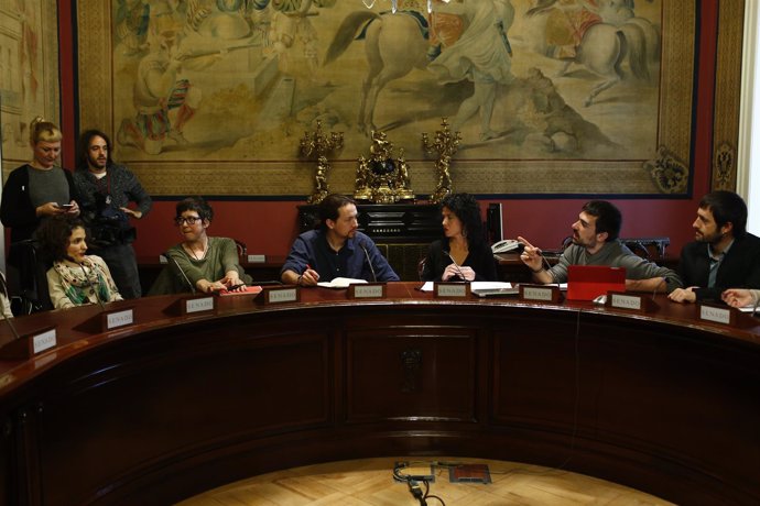 Pablo Iglesias se reúne con los senadores de Podemos en el Senado