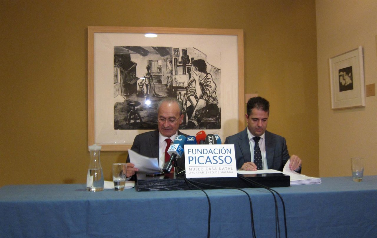 El alcalde de Málaga, De la Torre, y concejal de Economía, Carlos Conde