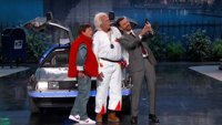 Marty McFly y Doc Brown llegan al futuro en el programa de Jimmy Kimmel