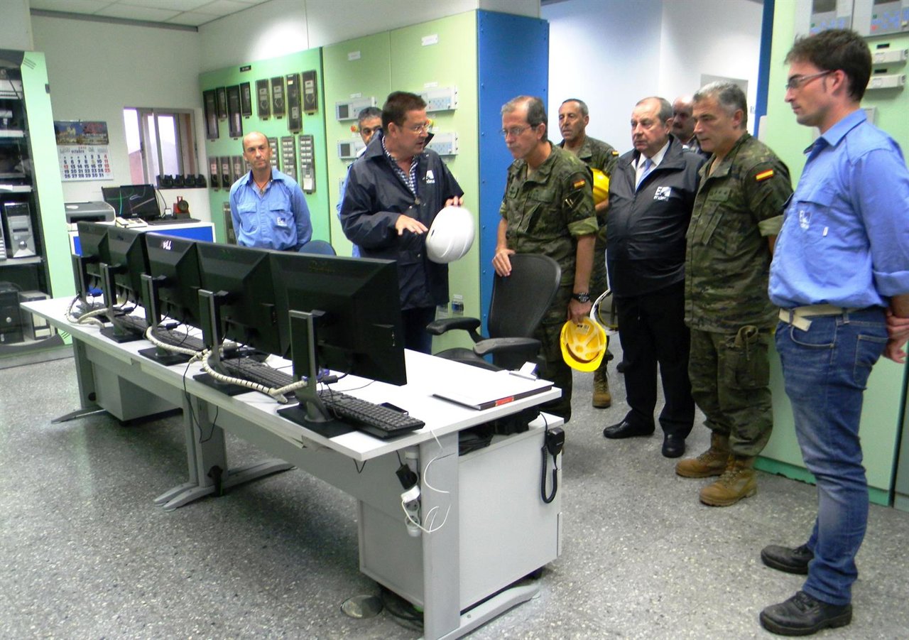 Visita del nuevo comandante general de Ceuta a las instalaciones de Endesa.