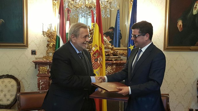 Firma convenio Hacienda y La Rioja