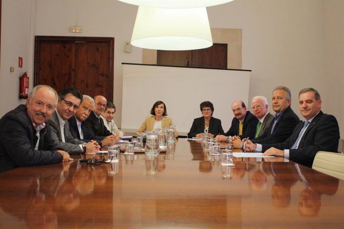 Reunión Pilar Carbonell con sector turístico y agentes sociales