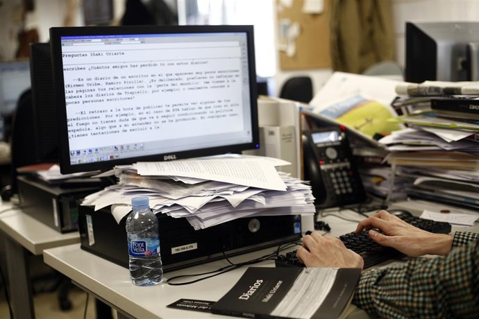 Gente trabajando, ordenador, ordenadores 