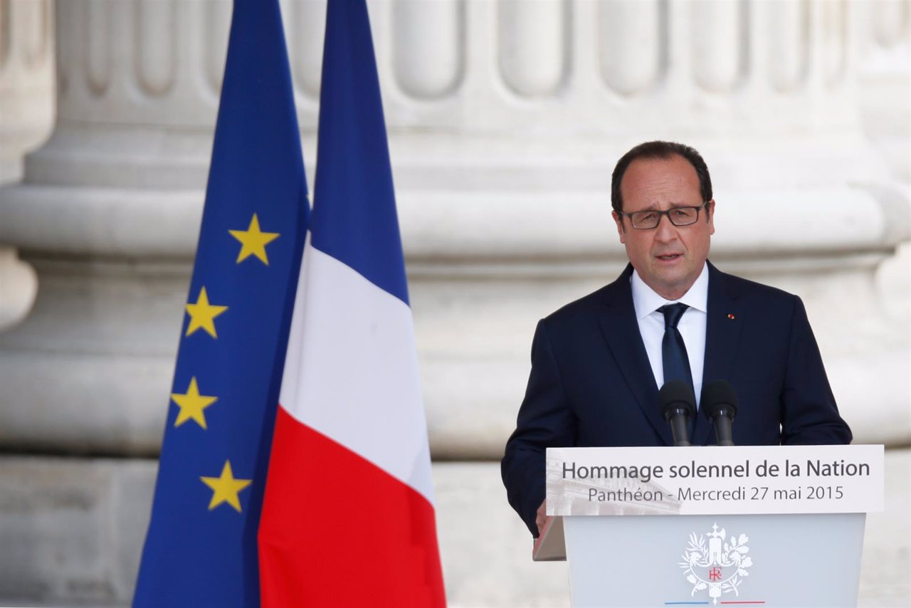 French President Hollande attends a ceremony near four flag-draped caskets 