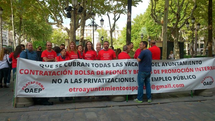 Concentración ante el Ayuntamiento.