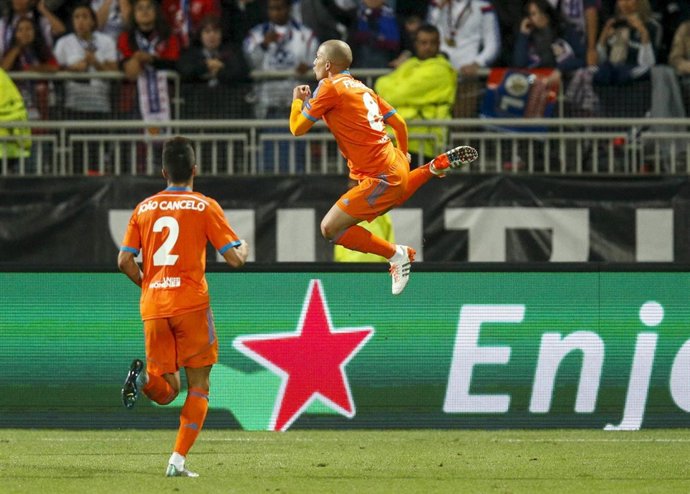 Feghouli celebra el gol ante el Lyon