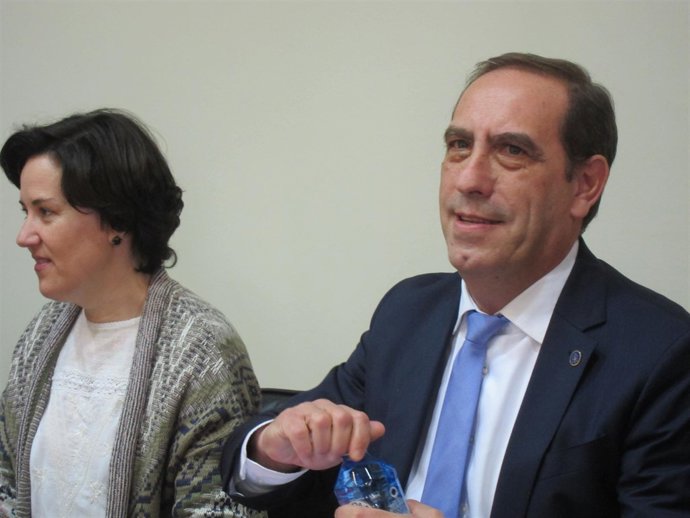 Valeriano Martínez, conselleiro de Facenda de la Xunta, en el Parlamento