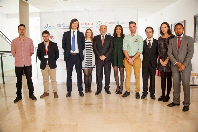 Francisco Pérez de los Cobos y Alfonso Castro, con alumnos organizadores