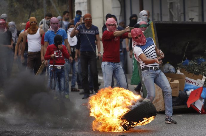 Enfrentamientos entre palestinos y fuerzas israelíes en Cisjordania