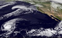 El huracán 'Patricia' toca tierra en la costa de México