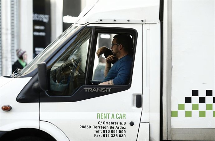 Gente trabajando, trabajador, autónomo, camión, paro, empleo, epa