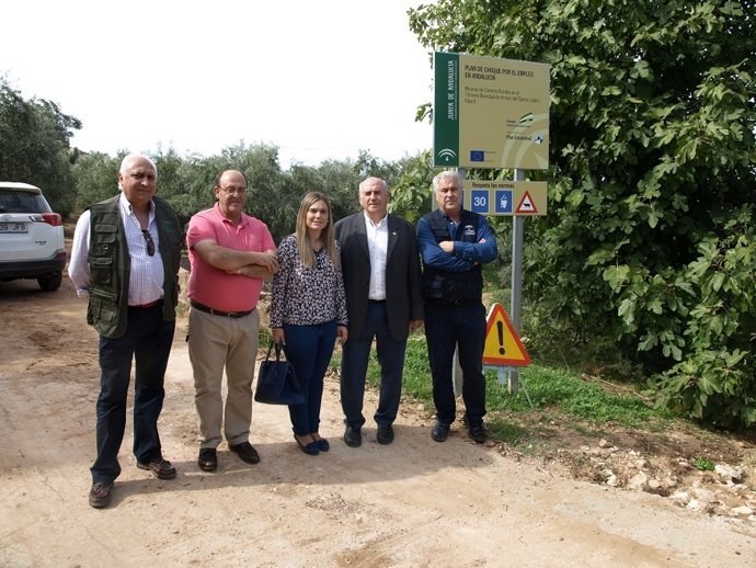 Visita de la Junta a camino agrícola de Arroyo del Ojanco (Jaén)