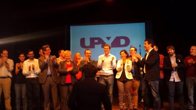 Andres Herzog (UPyD) y los candidatos del partido para las provincias