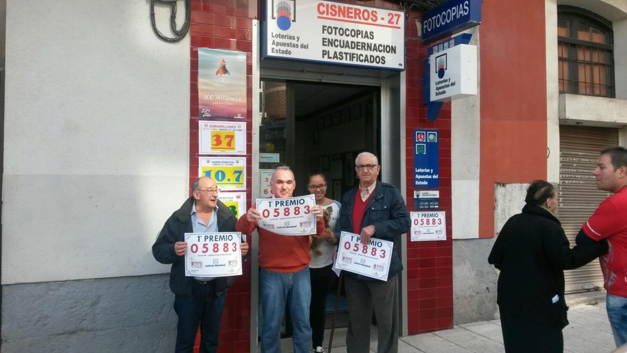 La copistería donde se ha vendido el primer premio en Santander
