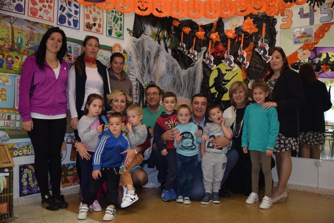 Visita de la Junta a infraestructura educativa de Valdezufre (Huelva)