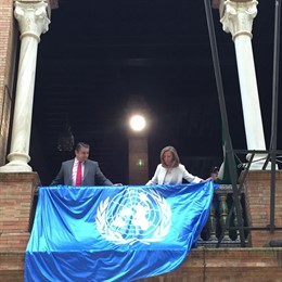 La bandera de la ONU, en la Delegación del Gobierno en Andalucía