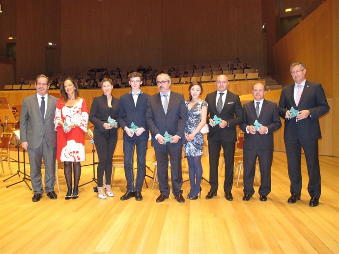 Todos los premiados con el presidente de la Fundación Excelentia.