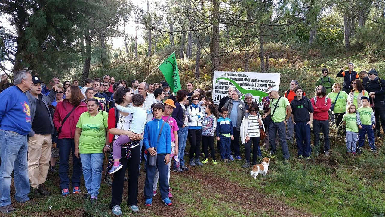 Marcha en defensa del monte de A Fracha