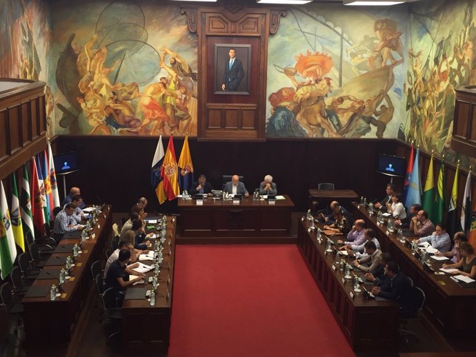 La asamblea de alcaldes en el Cabildo de Gran Canaria, este lunes
