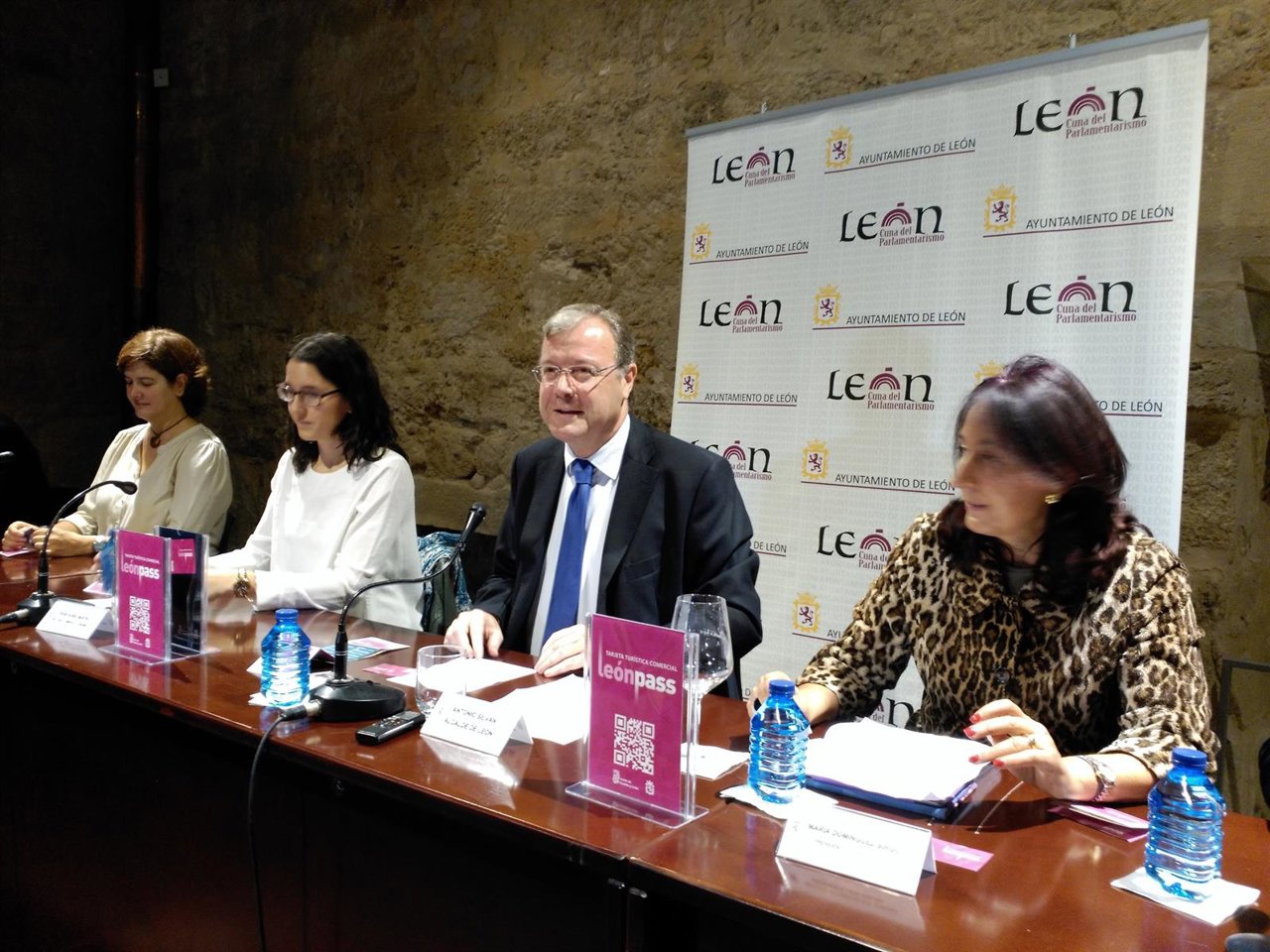 Puesta En Marcha La Tarjeta ‘León Pass’ Para Promocionar Conjuntamente El Comerc