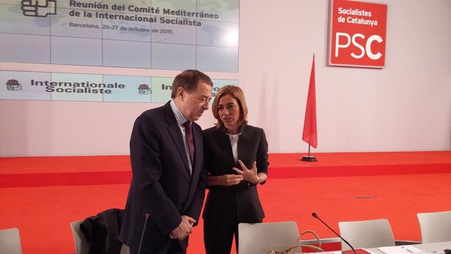 El secretario general de la Internacional socialista, L.Ayala, y Carme Chacón