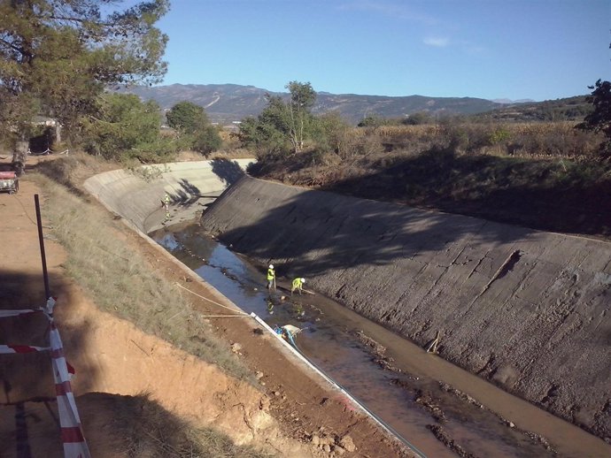 Endesa vacía el canal de Gavet para mejorar el revestimiento de hormigón