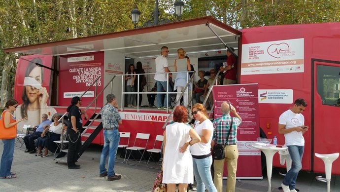 Autobús de la campaña Mujeres por el Corazón