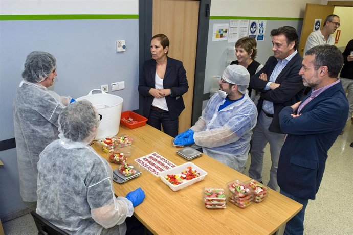 Uxue Barkos y Miguel Laparra en Elkarkide.