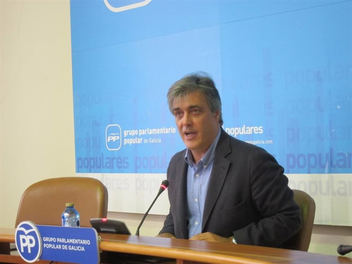 El portavoz parlamentario del PPdeG, Pedro Puy, en rueda de prensa