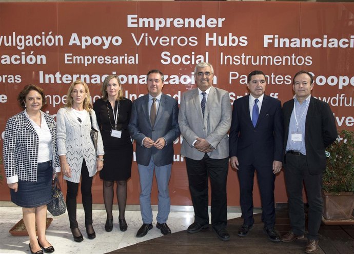 Ramírez de Arellano y Juan Espadas en la inauguración del Foro de Emprendimiento