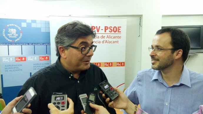 Alfred Boix y Julián López en atención a los medios este lunes