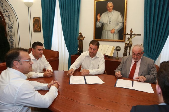 Imagen de la firma del acuerdo