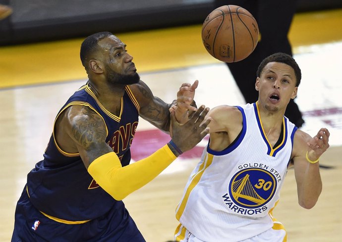 LeBron James y Stephen Curry en el Cleveland Cavaliers - Golden State Warriors