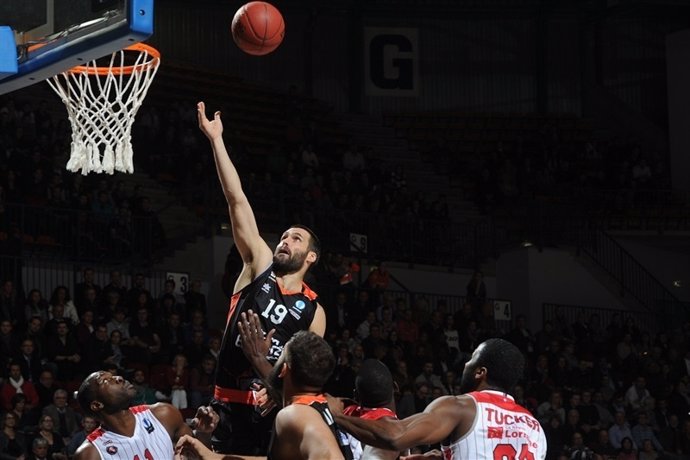 San Emeterio con el Valencia Basket en Eurocup