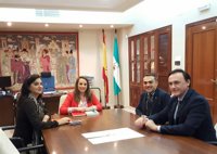 La delegada de Educación se reúne con el Rector de la UCO