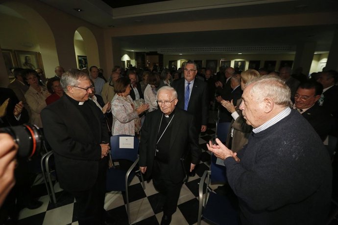 El cardenal Cañizares imparte una conferencia en Lo Rat Penat