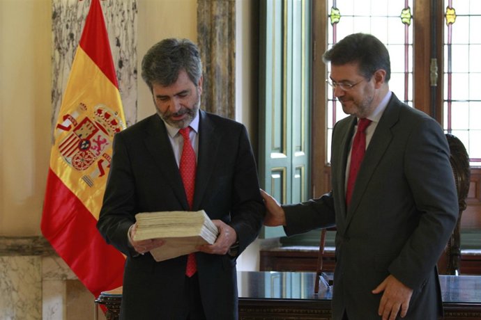 Carlos Lesmes recibe de Rafael Catalá documentación sobre el asesinato de Prim