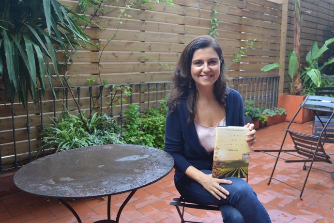 Tània Juste gana el XIX Premi Nèstor Luján con 'Temps de família'