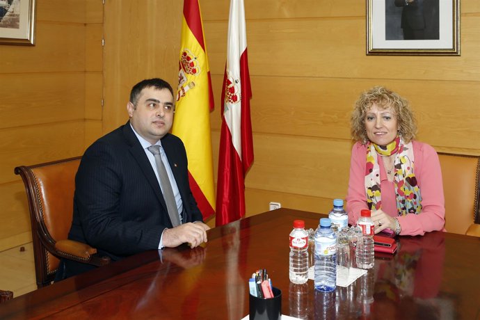 La vicepresidenta se reúne con el cónsul de Rumanía