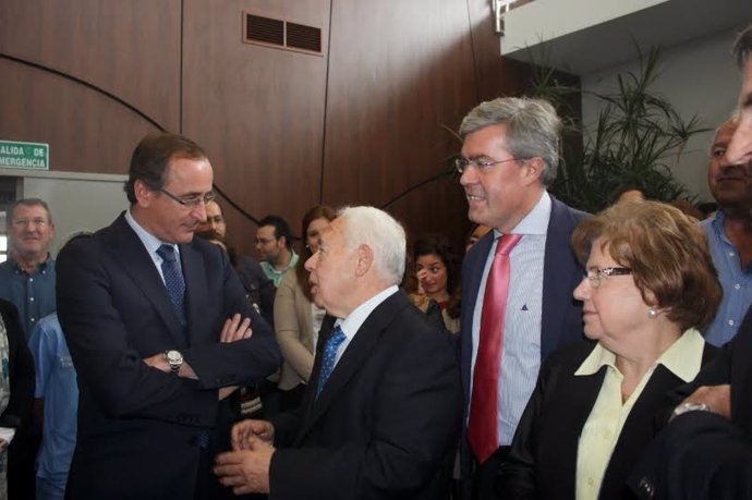 Alonso con el presidente de Aprompsi y el alcalde de Jaén