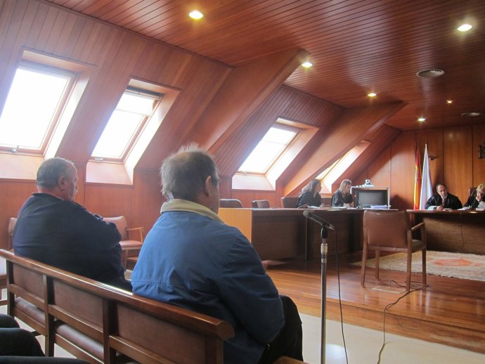 Dos de los tres acusados declarando 