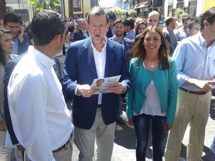 Mariano Rajoy durante su paseo por La Laguna (Tenerife).