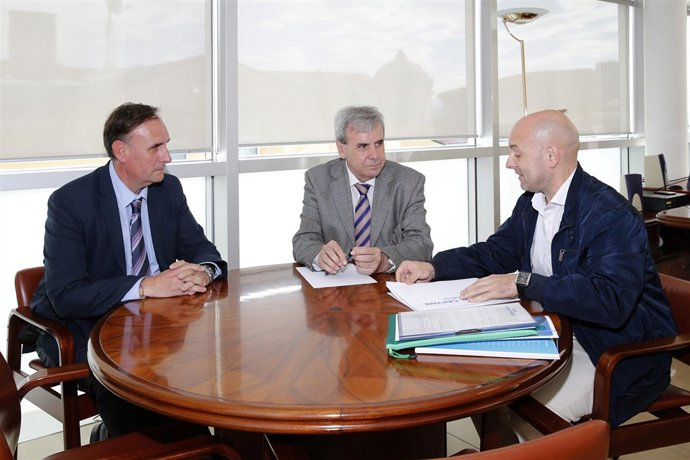 De la Sierra se reúne con la Asociación Intersectorial de Autónomos