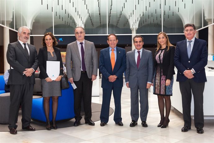 La Caixa, gCardio y Cecofar se unen para cardioproteger a farmacias sevillanas