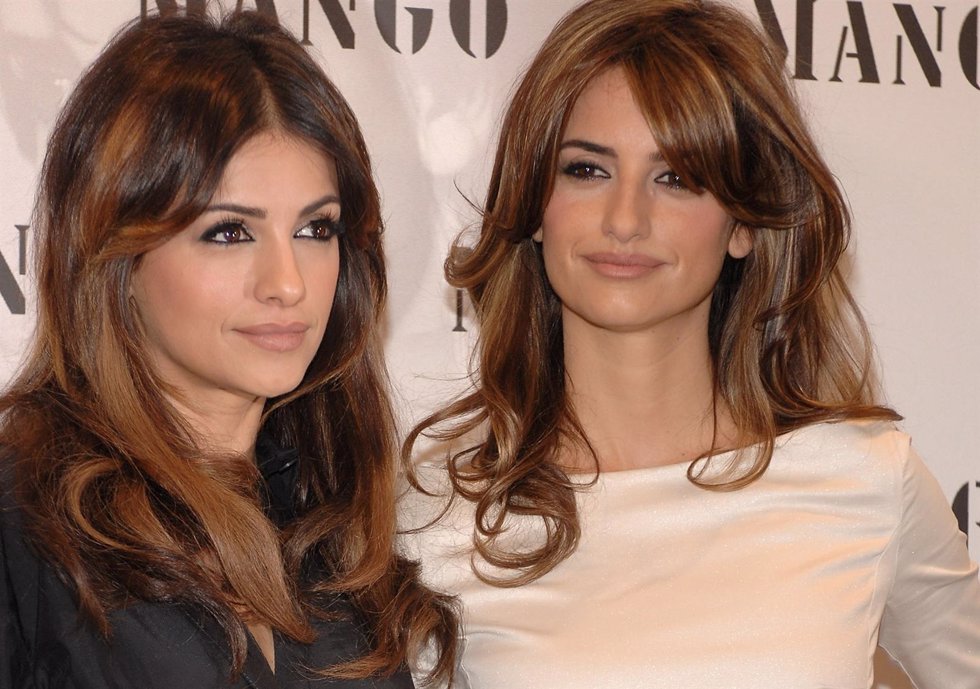 MADRID, SPAIN - MARCH 13:  Monica (L) and Penelope Cruz (R) present Spring/Summe