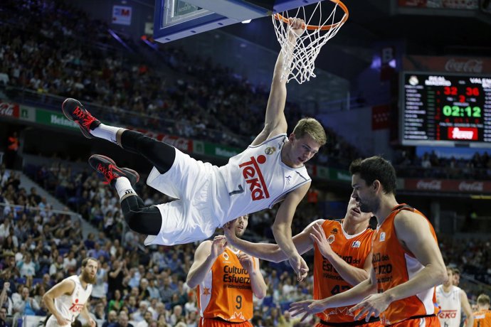 Luka Doncic en el Real Madrid - Valencia Basket