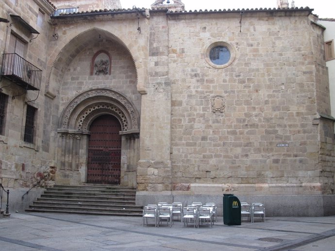 Fachada norte y portada románica de la Iglesia de San Martín